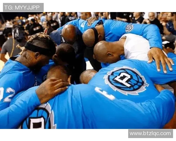 布里班狮与惠灵顿的激烈对决展现足球魅力与团队精神